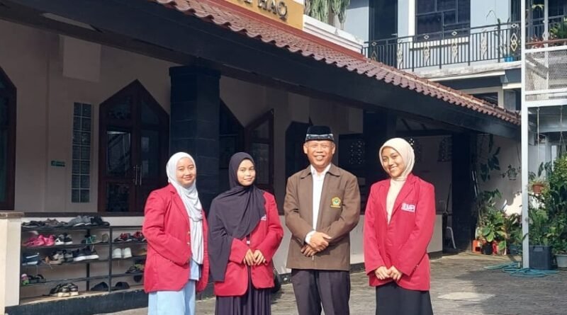 Mahasiswi UPI Lakukan Kunjungan Observasi ke Masjid Baitul Haq LDII Sukasari - LDII Kota Bandung