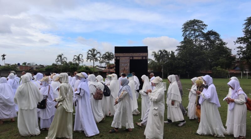Tingkatkan Kesiapan Ibadah, KBIHU Nurul Hakim Adakan Praktek Manasik Haji - LDII Kota Bandung