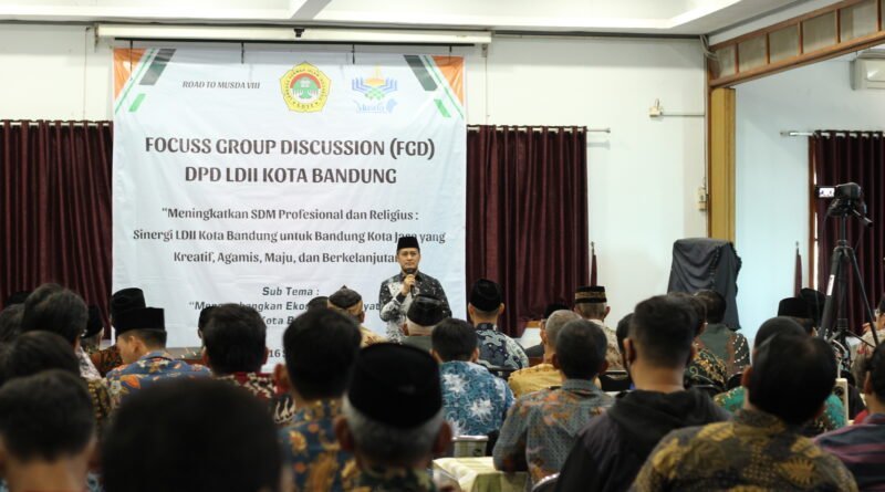Calon Wakil Walikota Bandung Paparkan Gagasan Ekonomi Kerakyatan di FGD LDII Kota Bandung - LDII Kota Bandung