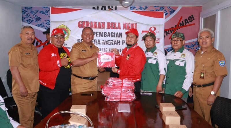 LDII Kota Bandung Bagikan Bendera guna Menebarkan Semangat Kebangsaan dan Persatuan - LDII Kota Bandung