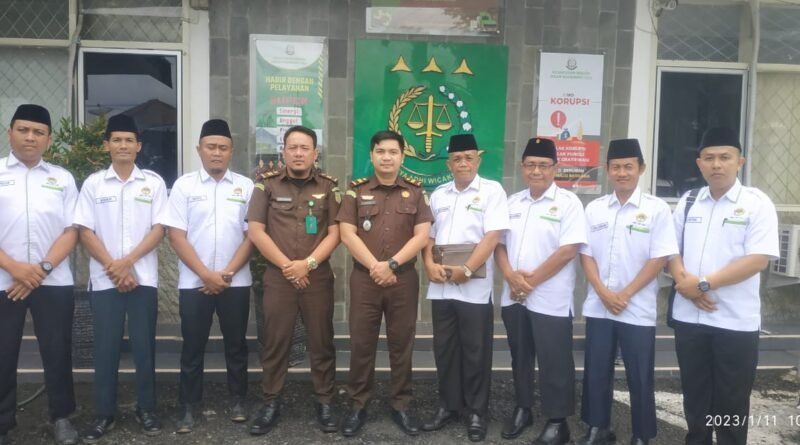 Bangun Masyarakat Hukum, LDII OKU Silaturahim Dengan Kajari OKU - LDII Kota Bandung