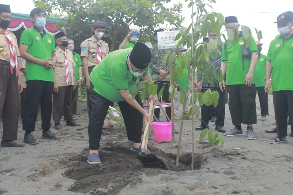 Tingkatkan Kesadaran dan Kepedulian Lingkungan, LDII Ajak Masyarakat Ibadah dengan Tanam Pohon - LDII Kota Bandung