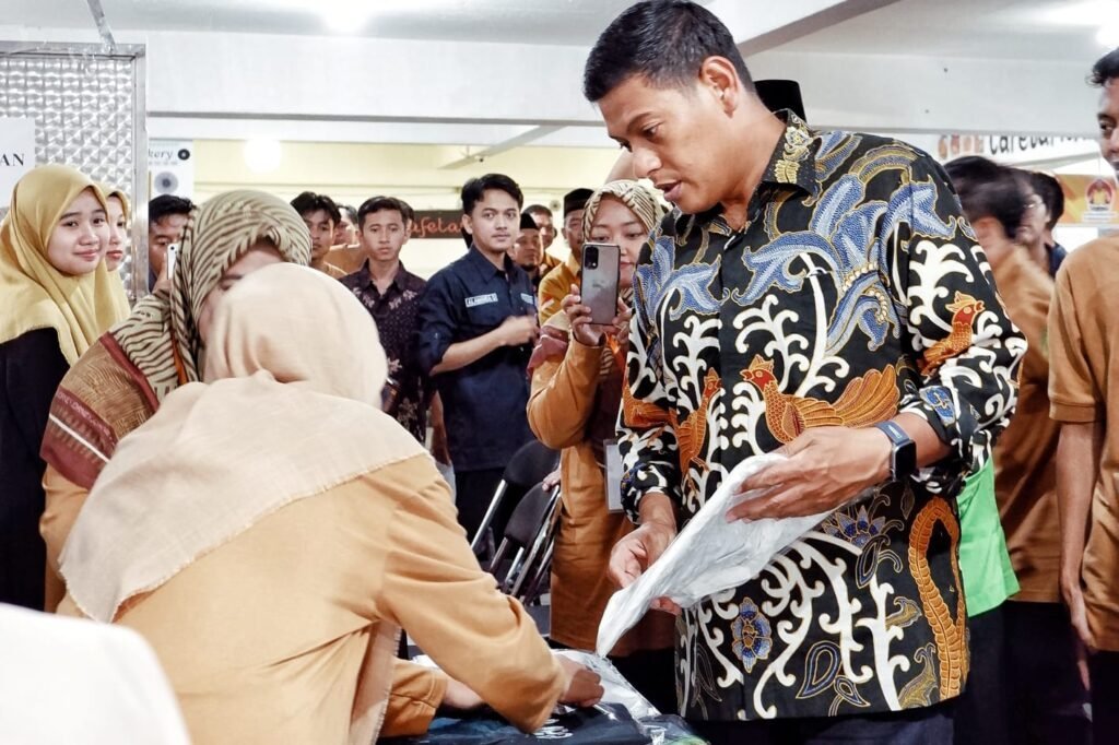 Wali Kota Kediri Apresiasi Program Kemandirian Generasi Muda LDII Mengadakan Bazar Remaja - LDII Kota Bandung